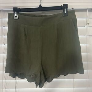 Olive Green Scalloped Hem Women Shorts
